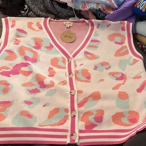 Sweater vest front buttons